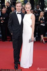 组图：大卫-克劳斯和女嘉宾黑白配亮相