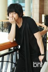 组图：金起范香港受访 见粉丝心情如见女友