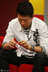 组图：《圣诞玫瑰》做客 桂纶镁邀张震演色魔