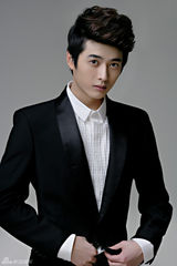 组图：韩承羽优雅大片 展现年轻版绅士的品格