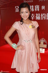 组图：中华小姐12强佳丽亮相 徐子淇父亲晒外孙近照