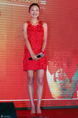 幻灯组图：江一燕家乡代言黄酒 外表柔美内心执着