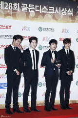 独家高清：EXO等偶像团体亮相金唱片颁奖礼红毯