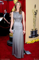 高清图：奥斯卡红毯 凯瑟琳-毕格罗刺绣裙大方典雅