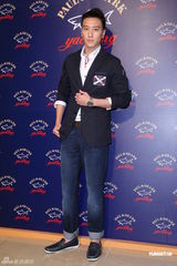 组图：王阳明出席品牌活动 获温升豪赞身材好