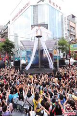 组图：杨丞琳签唱会砸百万 化身天使登场