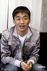 幻灯图：王宝强谈生活爱看电视剧 新作再扮农民工