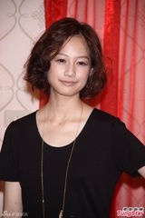 组图：简嫚书曝新剧性感突破 安心亚承诺女仆装