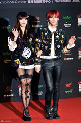 组图：MAMA红毯百张美图中韩明星争艳 韩彩英典雅