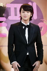 高清组图：金荷娜宣传《宠物》 张根硕送飞吻抛媚眼