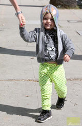 策划：明星宝宝着装大PK 小七苏瑞领衔萌妹子