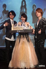 组图：F.I.R将发全新大碟 阿沁飞儿分手后不尴尬