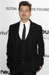 组图：众星亮相慈善基金奥斯卡派对 章子怡蓝色礼服