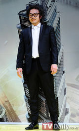 组图：韩星孙艺珍薛景求宣传新片《巨塔》