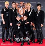 组图：韩国偶像组合神话15周年演唱会