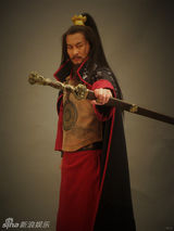 高清：景岗山《水浒》不戴时尚围巾 披风造型曝光