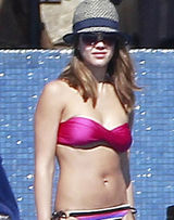 组图：杰西卡-阿尔芭比基尼照曝光展现火辣身材