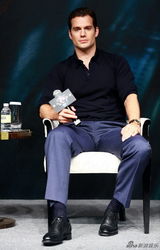 组图：《超人：钢铁之躯》施耐德与卡维尔亮相