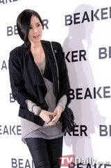 组图：崔始源韩佳人少女时代等亮相产品派对