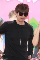 组图：蝴蝶姐姐自曝单身 与罗志祥情同兄妹