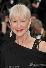 幻灯图集：海伦-米伦携丈夫恩爱亮相戛纳红毯