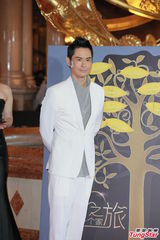 组图：榜中榜小贝贴面女主播 EXO-M西装俊朗