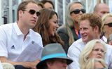 组图：威廉凯特哈里叔嫂观看马术比赛热聊