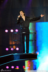 幻灯：世博会音乐盛典群星璀璨  张韶涵舞台失足