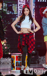 组图：EXO圣诞装热舞《MCD》 孝琳大尺度惹火