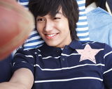 高清组图：李民浩文彩苑代言 亲密恩爱阳光活力