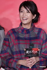 组图：陈嘉桓宣传新片《竞雄女侠》狼吻事件受关注