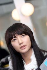 幻灯图： 王珞丹谈《琥珀》 被经纪人“逼”演话剧