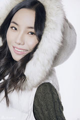 组图：桑婷婷清新甜美写真 变邻家女孩