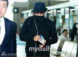 组图：韩记者机场蹲点守候 抓拍裴勇俊孔孝真