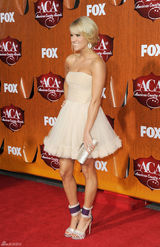 高清组图：凯莉-安德伍德性感亮相乡村音乐奖