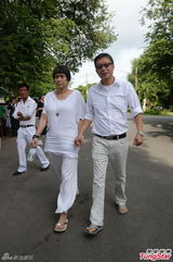 组图：泰国白龙王出殡 杨受成等两千名信徒陪伴