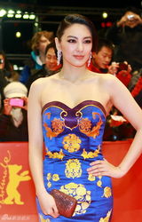 组图：《白鹿原》首映 张雨绮蓝裙惊艳大展东方美