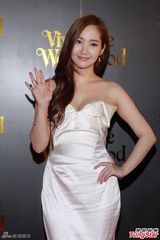 组图：朴敏英香港看秀 穿鱼尾裙秀事业线