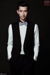 组图：快男三甲领衔跨年大片 西装衬衫扮绅士