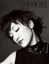 高清图：周迅红发登《时装》表情鬼马