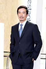 组图：陈法拉Ana R裙装性感 陈豪帅气西装亮相