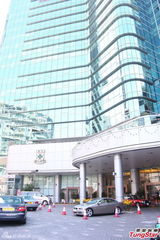 组图：赌王何鸿燊抱恙入院三太探望