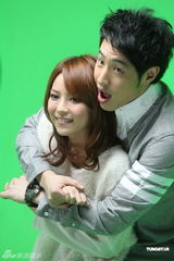 组图：潘玮柏拍MV展现吻功 自曝好久没接吻