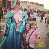 组图：杰西卡-阿尔芭全家游东京迪斯尼女儿抢镜