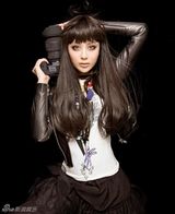 组图：王晶拍摄时尚大片 “女宇航员”变摩登女郎