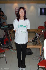 组图：成龙曾志伟等众星出席爱心无国界311烛光晚会 