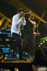 组图：关楚耀个唱邀张学友坐阵 遗撼谭咏麟未到