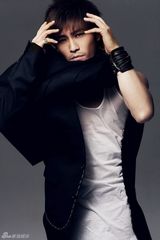 组图：许绍洋型男写真曝光 黑白光影扣人心弦