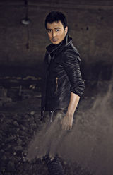 组图：曹炳琨型男装扮出炉 硬汉形象显成熟魅力