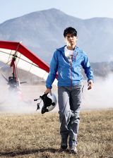 组图：吴奇隆最新封面大片 人生需一颗冒险的心